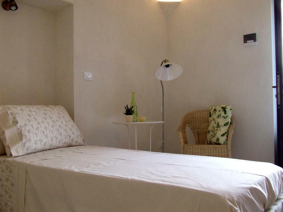 Il Giardino Di Viola Bed & Breakfast Челие Месапика Екстериор снимка